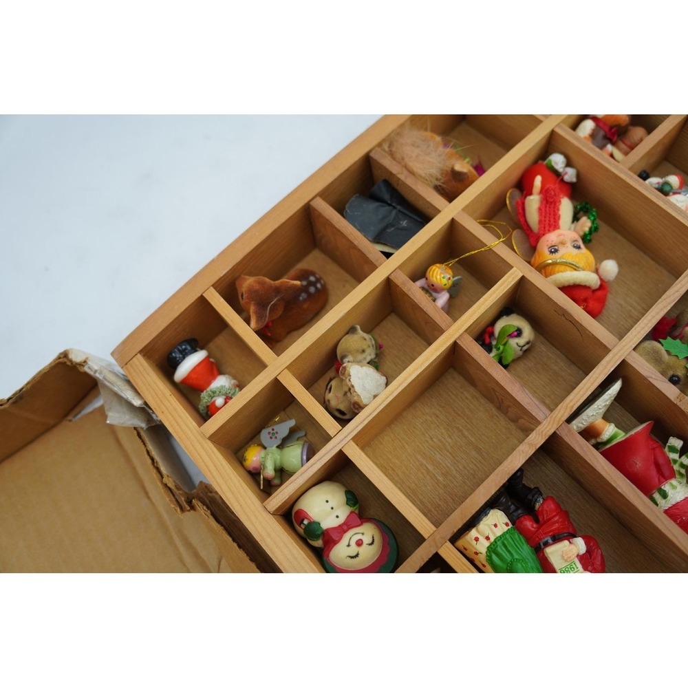 Vintage Enesco Wooden Advent Shadow Box With Mini Christmas Figurines - Picture 15 of 15